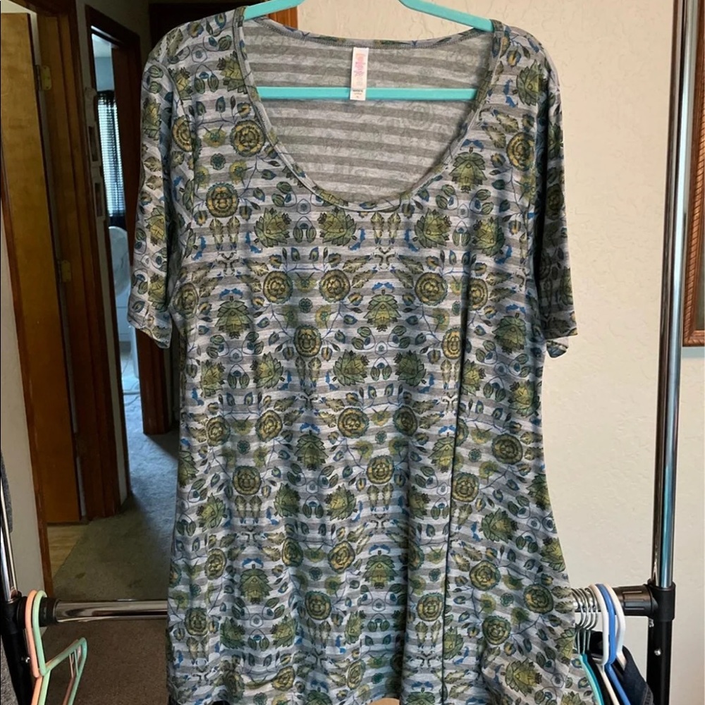 LulaRoe Perfect T